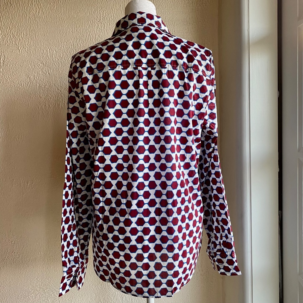 J. Crew cotton popover shirt in burgundy & blue hex pattern on white Size 6 - Picture 4 of 13